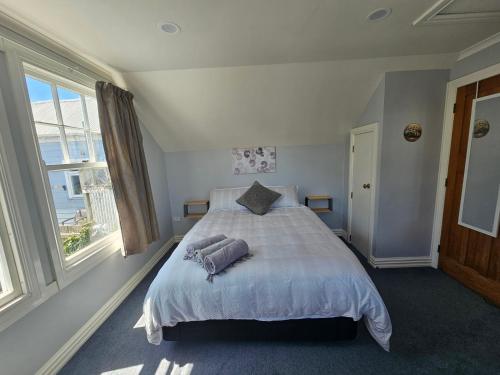 Gorgeous cottage near hospital, with garage in นิวทาวน์