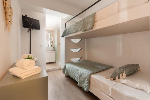 1 bunk bed