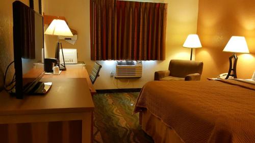 Travelodge by Wyndham Muskegon