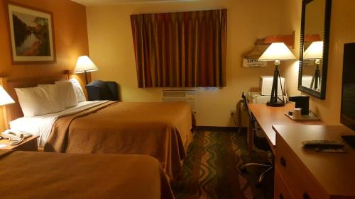 Travelodge by Wyndham Muskegon