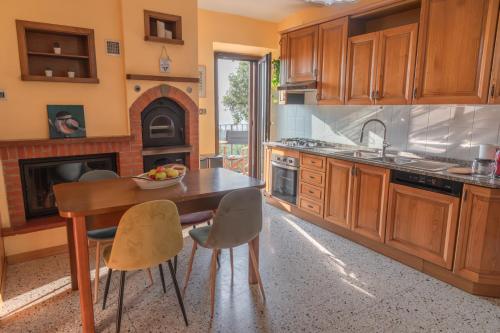 บริการและสิ่งอำนวยความสะดวก, Umbrian Farmhouse Lake and Olive Grove View in ปานีกาเล