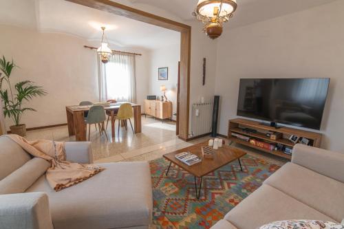 บริการและสิ่งอำนวยความสะดวก, Umbrian Farmhouse Lake and Olive Grove View in ปานีกาเล