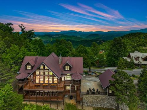 Blue Skies 7BR Sleeps 20 Views Private Pool in Pigeon Forge (TN)