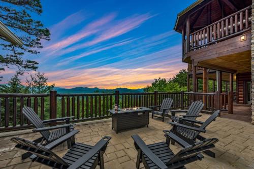 Blue Skies 7BR Sleeps 20 Views Private Pool in Pigeon Forge (TN)