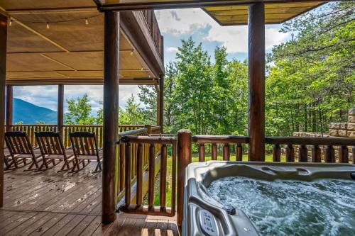 Blue Skies 7BR Sleeps 20 Views Private Pool in Pigeon Forge (TN)