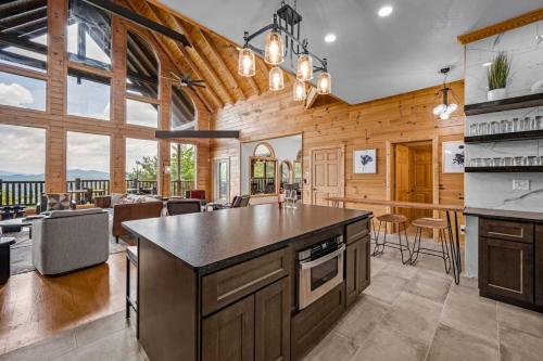 Blue Skies 7BR Sleeps 20 Views Private Pool in Pigeon Forge (TN)