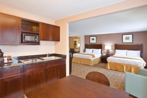 Holiday Inn Express Hotel & Suites Van Wert an IHG Hotel - image 14