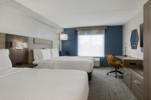 Queen Room with Two Queen Beds - Mobility Access Tub/Non-Smoking