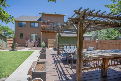 Home with Hot Tub, Steps to Dtwn Flagstaff and NAU!, Flagstaff (foto 4)