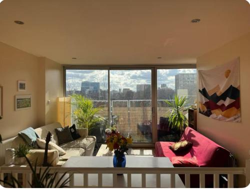 Lovely room in Bright split-level apartment close to Shoreditch, Londyn (zdjęcie 6)
