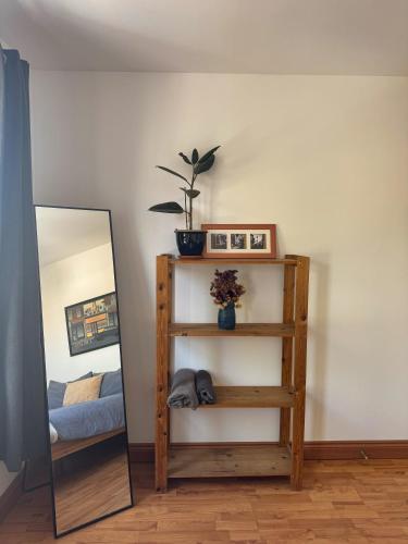 Lovely room in Bright split-level apartment close to Shoreditch, Londyn (zdjęcie 7)