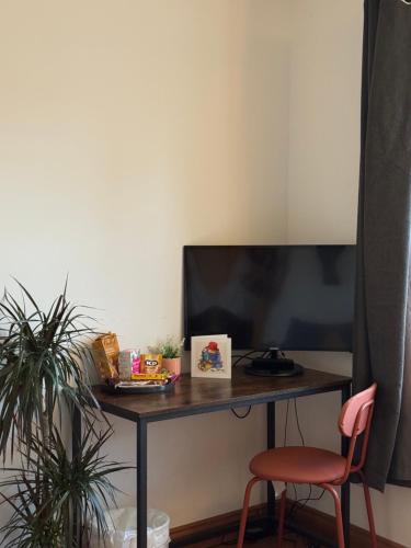 Lovely room in Bright split-level apartment close to Shoreditch, Londyn (zdjęcie 9)