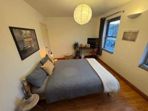 Lovely room in Bright split-level apartment close to Shoreditch, Londyn (zdjęcie 5)