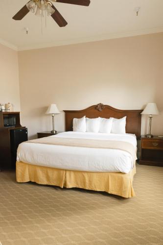 Historic Santa Maria Inn - image 7