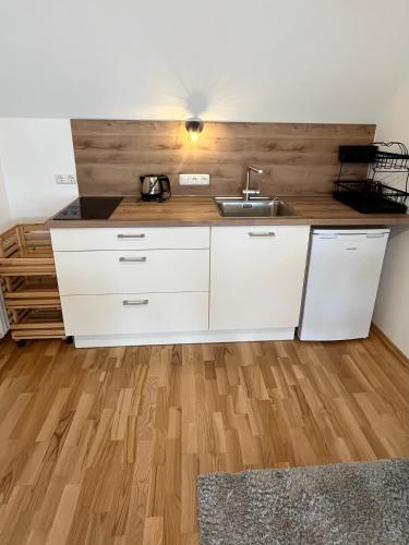 廚房, MesseWohnenAschheim Business Zimmer und Apartment mit Balkon bei Messe München (MesseWohnenAschheim Business Zimmer und Apartment mit Balkon bei Messe Munchen) in 阿施海姆