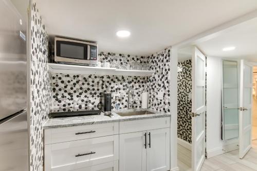 Lush West Park Escape with Pool Access! in Miami Gardens, USA