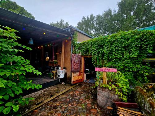 Вхід, Gypsy Camp Apartments & Glamping in Лієпая