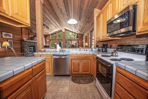 Vance By Hauserman Rentals, Tahoe City (photo 8)