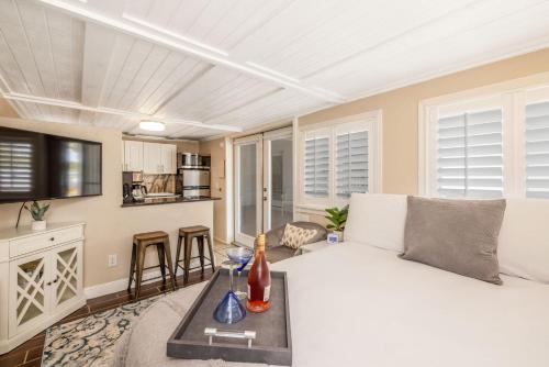Charming private guest house with pool