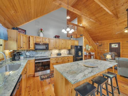 ER3 - Best of Both Worlds -Great location-Close to town cabin - image 11