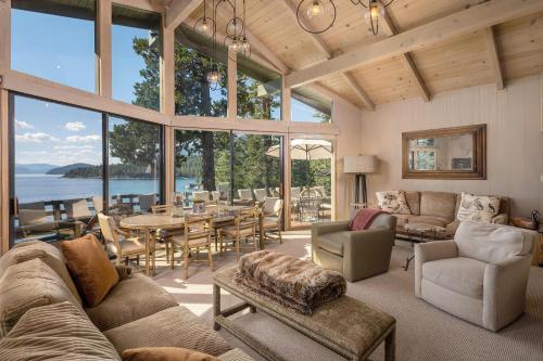 McCown Lakefront By Hauserman Rentals in Meeks Bay (CA)