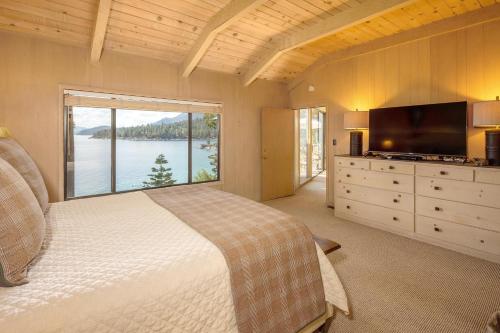 McCown Lakefront By Hauserman Rentals in Meeks Bay (CA)