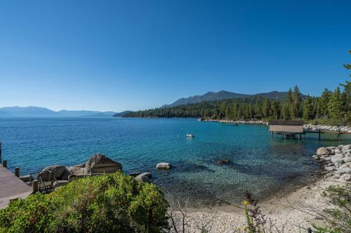 McCown Lakefront By Hauserman Rentals in Meeks Bay (CA)