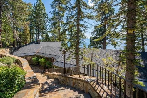 McCown Lakefront By Hauserman Rentals in Meeks Bay (CA)