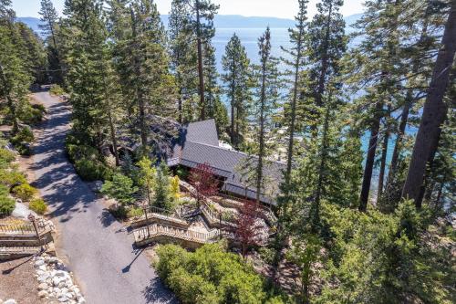 McCown Lakefront By Hauserman Rentals in Meeks Bay (CA)