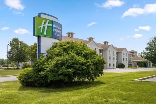 Holiday Inn Express & Suites New Buffalo MI an IHG Hotel - image 6