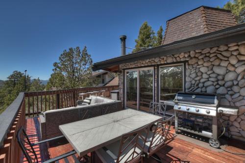 158 - Lazy Bear Lookout in Big Bear Lake, USA