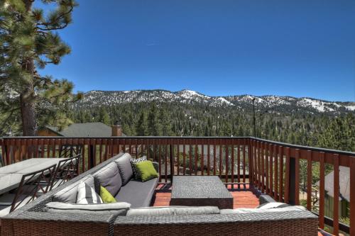 158 - Lazy Bear Lookout in Big Bear Lake, USA