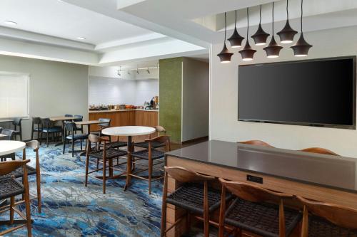 Fairfield Inn and Suites Charleston North/University Area - image 2