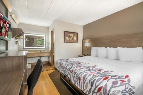 Red Roof Inn Virginia Beach - image 2