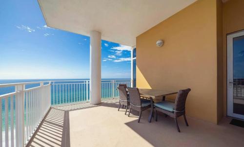 Three-Bedroom Condo with Oceanfront Balcony and Stunning Views