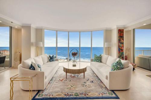Luxurious Three-Bedroom Oceanfront Apartment