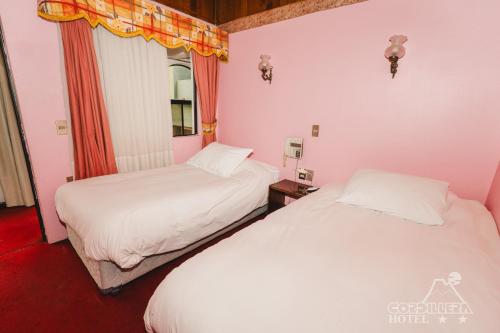 2 twin beds