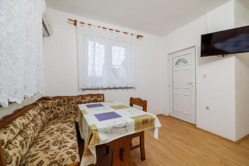 Apartments Anica J - image 3