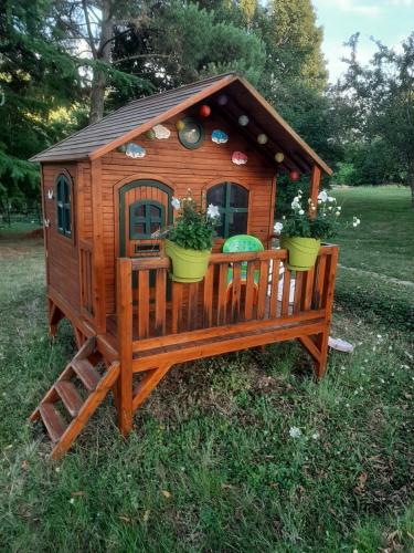 A la Volette, chambres d'hôtes, 2 à 6 personnes, linge et petit déjeuner inclus, jeux-cabanes pour enfants, 4