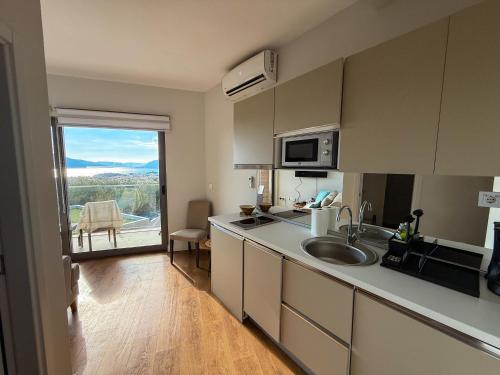 Dapur, SeaView Suite with Pool near Tivat Airport by Solea Vacation Homes in Kavac