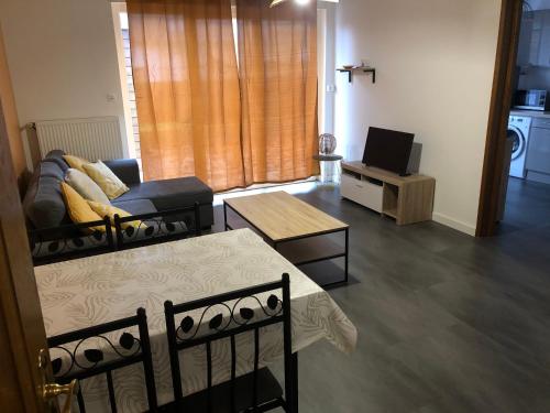 共用Lounge/電視區, Appartement Les Sorbiers in 奧爾布爾維爾