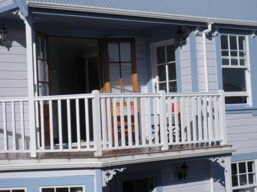 ระเบียง/ชานเรือน, Gorgeous cottage near hospital, with garage in นิวทาวน์