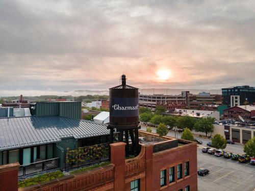 The Charmant Hotel in La Crosse, USA