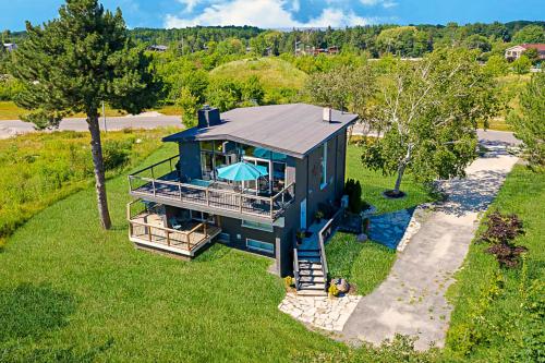 Rustic 5BR Escape Sauna, Hot Tub Mountain Views