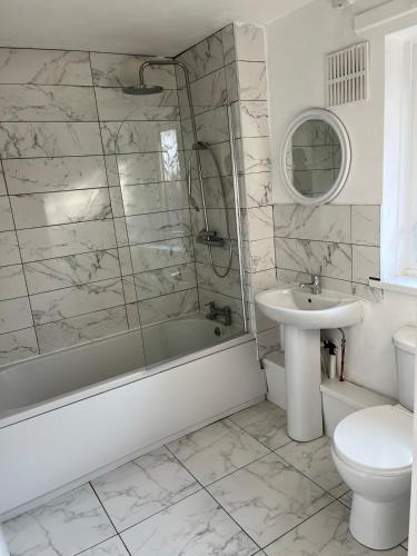 3 bedroom Luxurious Property, Manchester (fotografie 10)