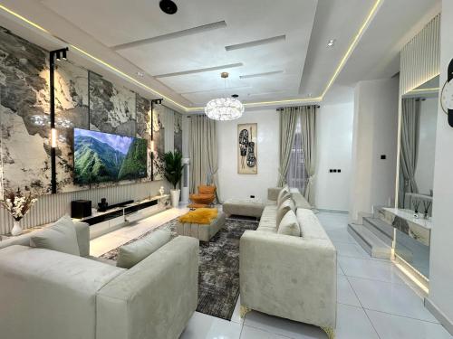 Private 4 Bedroom with Ps5 & Bathtub in Ojo