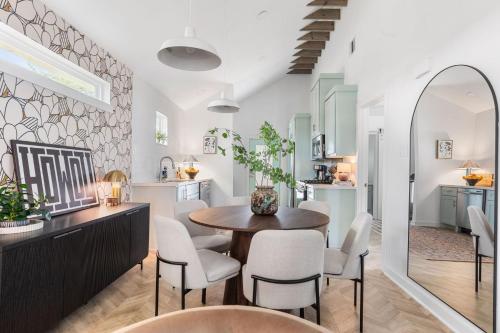 Modern Houston Home Just Minutes From Downtown Hotspots - image 7