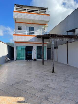 4 bedrooms, 7 beds