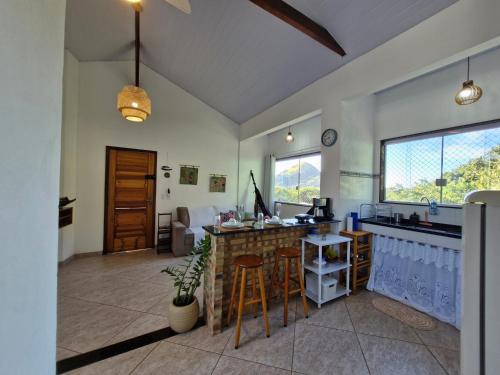 Kitchen, Top Prainha e Grumari! Praia -Surf-Natureza-WiFi-Garagem near Prainha Beach