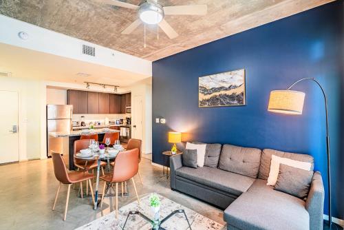 Relaxing 2BD - Central Downtown - Gym, Pool, Parking - Tap to explore photos